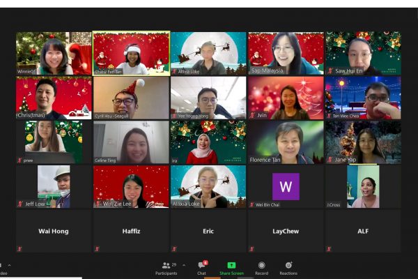 zoom-screenshot-during-christmas-virtual-eclebration